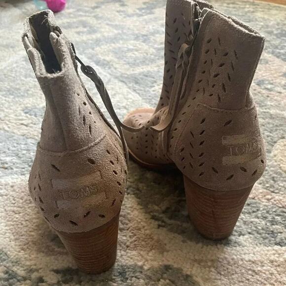 TOMS Women’s Majorca Peep Toe Stucco Suede Perforated Booties Size 6.5 - Picture 7 of 8